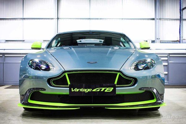 阿斯顿马丁Vantage GT8