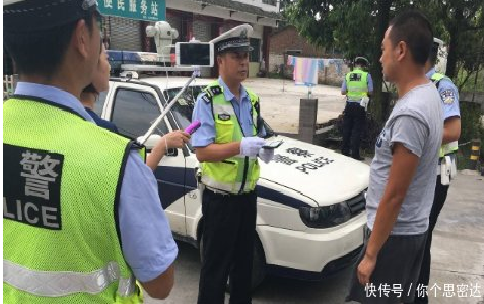 开车忘带驾驶证被查，不要慌只要掏出“它”，交警拿你也没办法